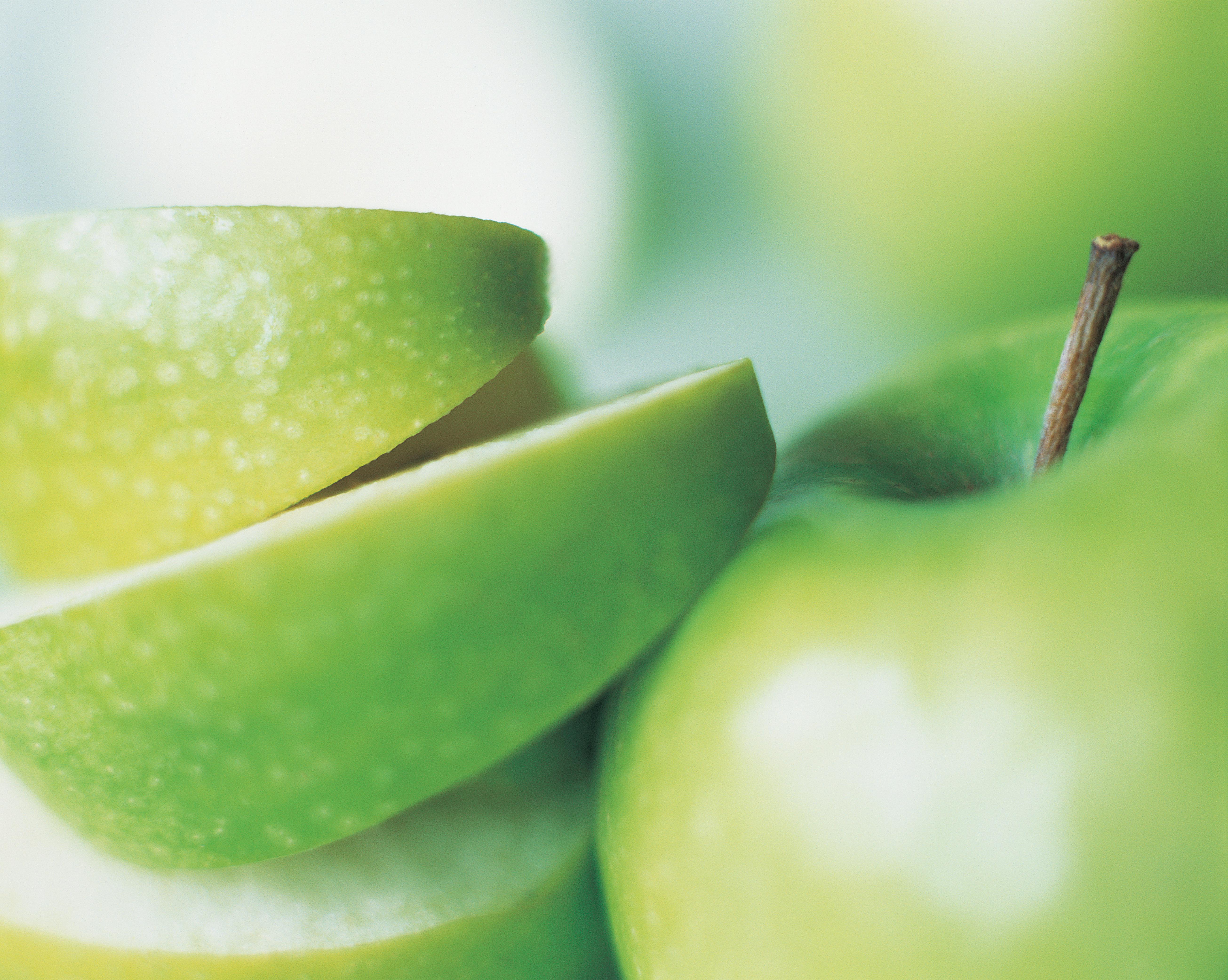 Green apple slices