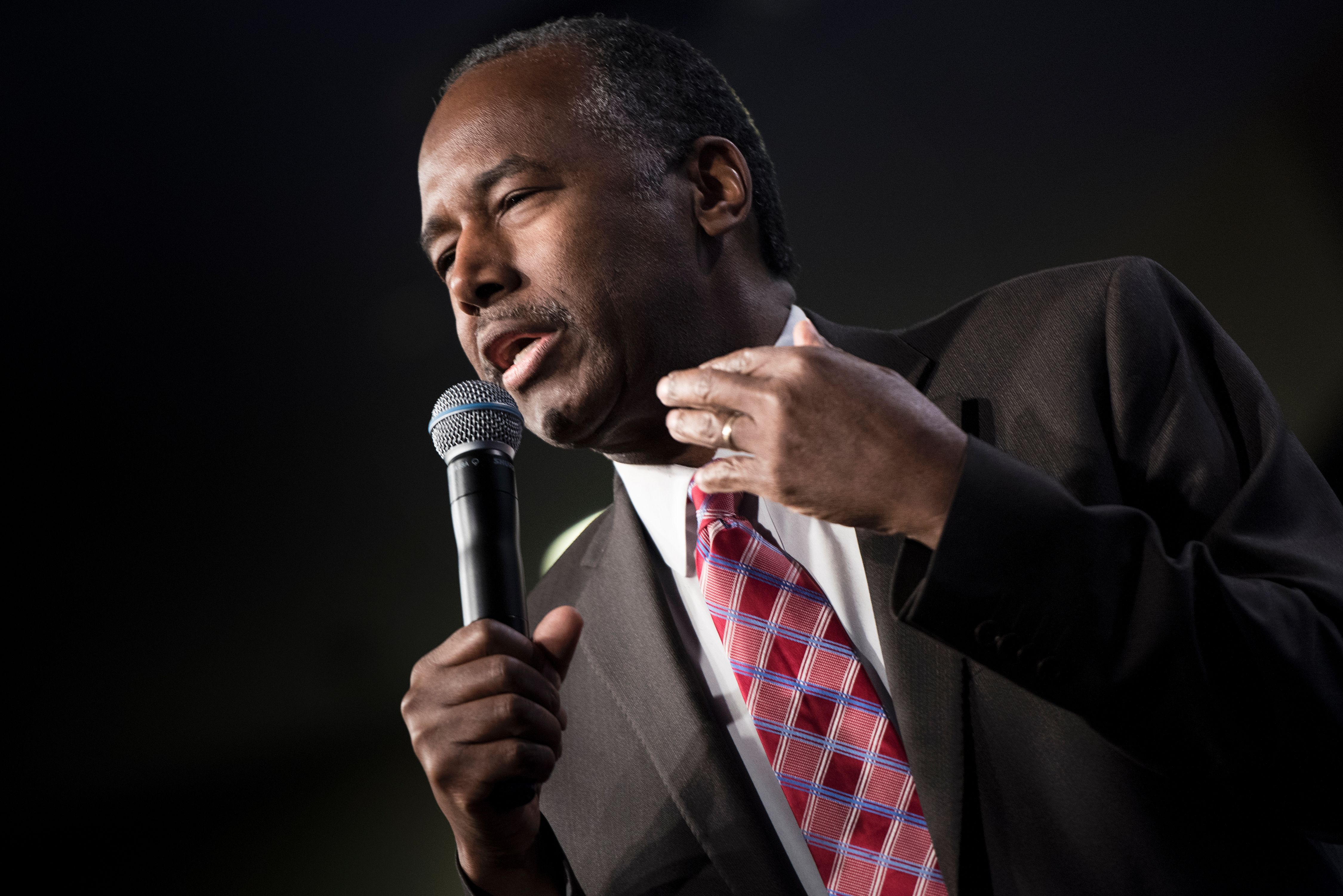 US-POLITICS-HUD-CARSON